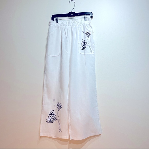 No Brand Pants - NWOT Floral White Print Wide Leg Long Pants w/pockets Beachy Sloucy Comfy XL